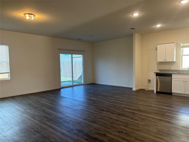 751 Camden dr, Lavon, TX 75166