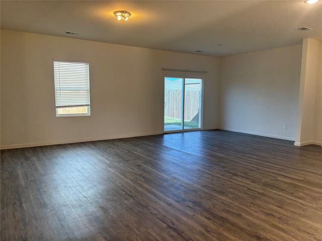 751 Camden dr, Lavon, TX 75166