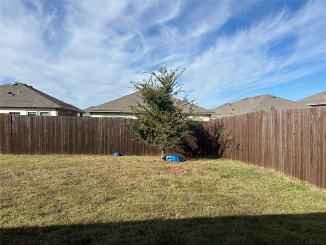 751 Camden dr, Lavon, TX 75166