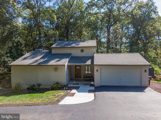 26 HIGHLAND DR, Fleetwood, PA 19522
