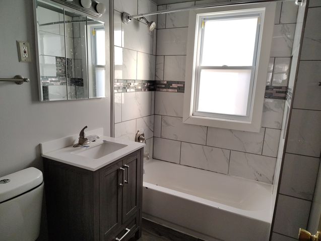 5541 W Grace Street, Chicago, IL 60641