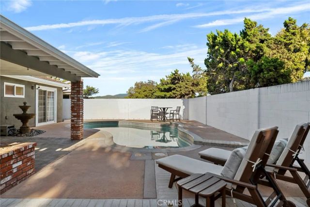 1216 E Clifpark Way, Anaheim, CA 92805