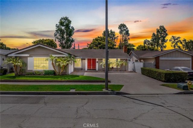 1216 E Clifpark Way, Anaheim, CA 92805