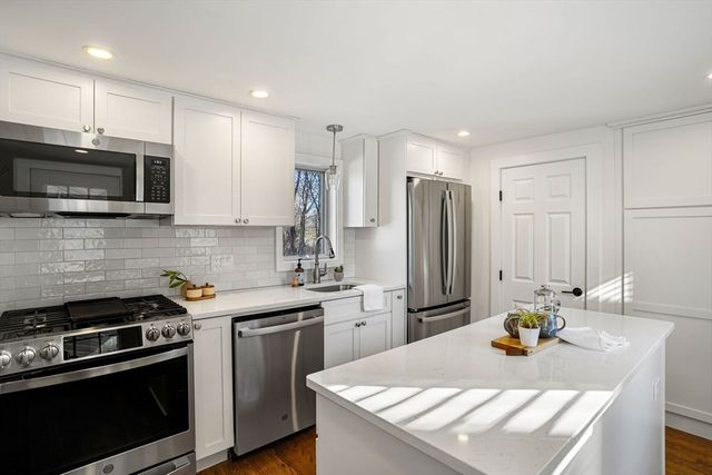 12 Sassamon St, Canton, MA 02021