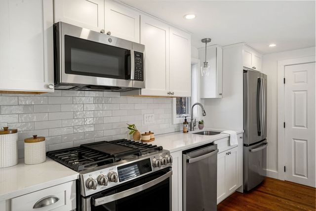 12 Sassamon St, Canton, MA 02021