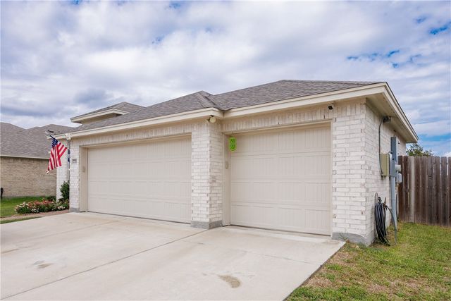 7718 Iron Man Dr, Corpus Christi, TX 78414