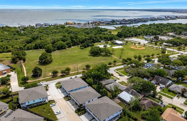 1705 Bayway Drive, Seabrook, TX 77586