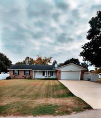 740 E Holly Road, Beloit, WI 53511