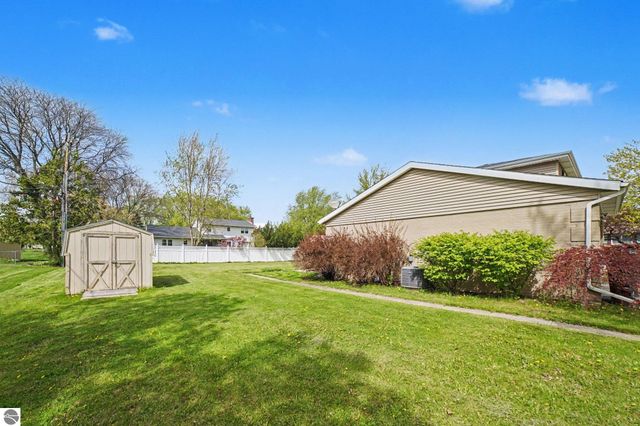 1105 N Fairfield Drive, Mt Pleasant, MI 48858