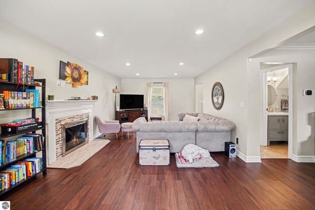 1105 N Fairfield Drive, Mt Pleasant, MI 48858