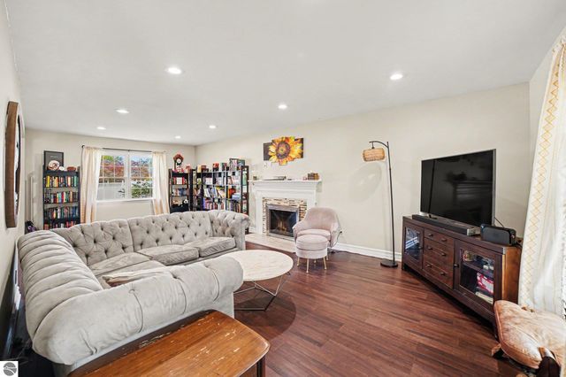 1105 N Fairfield Drive, Mt Pleasant, MI 48858