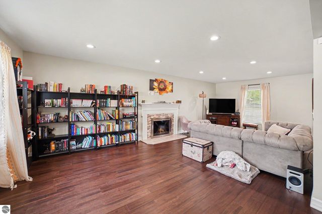 1105 N Fairfield Drive, Mt Pleasant, MI 48858