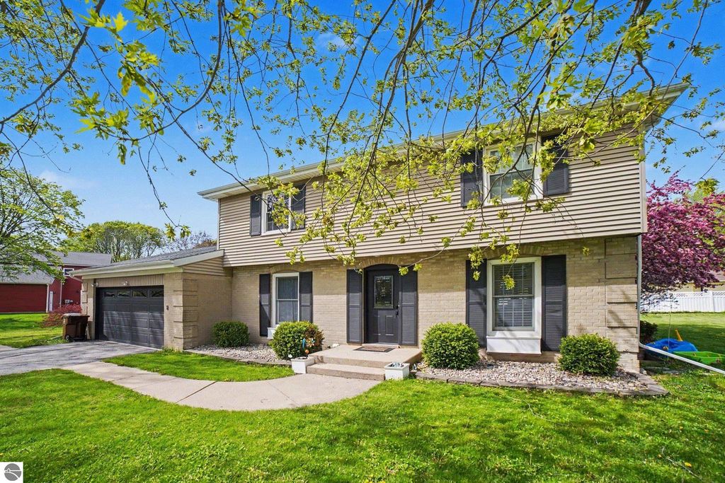 1105 N Fairfield Drive, Mt Pleasant, MI 48858