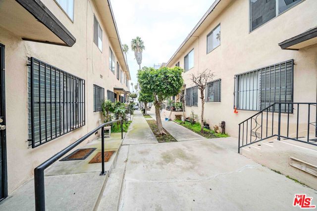 926 Fedora Street, Los Angeles, CA 90006