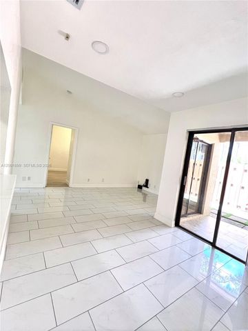 6109 NW 171st St, Hialeah, FL 33015