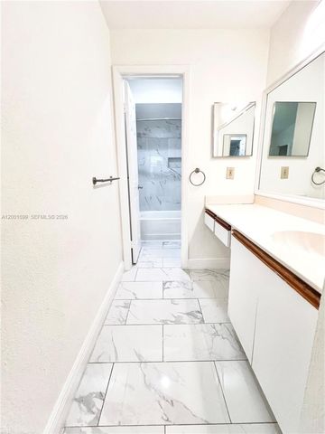 6109 NW 171st St, Hialeah, FL 33015