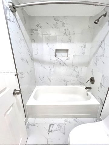 6109 NW 171st St, Hialeah, FL 33015