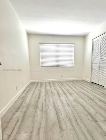 6109 NW 171st St, Hialeah, FL 33015