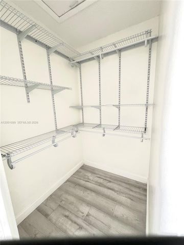 6109 NW 171st St, Hialeah, FL 33015