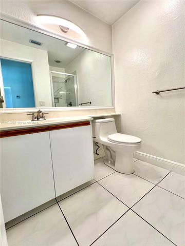 6109 NW 171st St, Hialeah, FL 33015