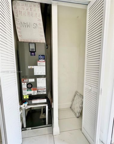 6109 NW 171st St, Hialeah, FL 33015