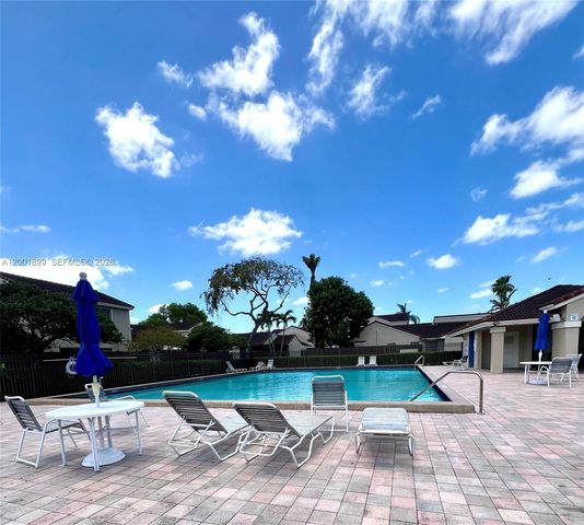 6109 NW 171st St, Hialeah, FL 33015
