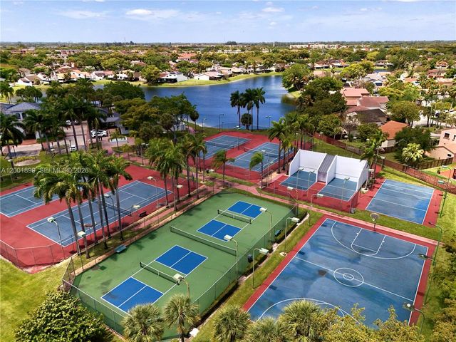 6109 NW 171st St, Hialeah, FL 33015