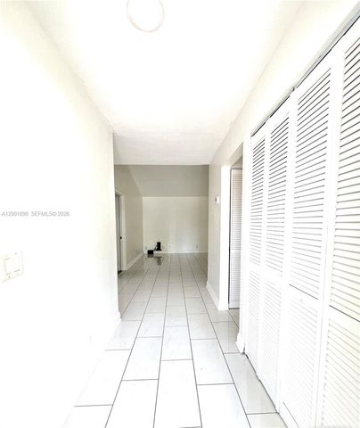 6109 NW 171st St, Hialeah, FL 33015