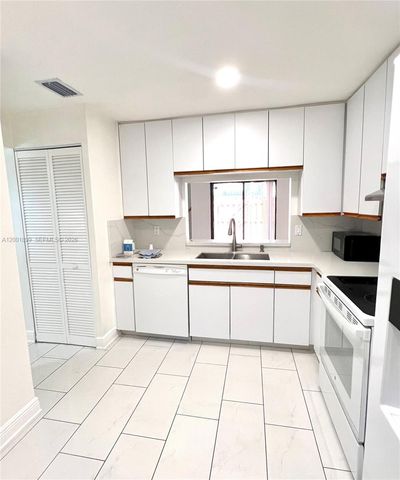 6109 NW 171st St, Hialeah, FL 33015