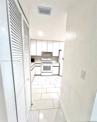 6109 NW 171st St, Hialeah, FL 33015