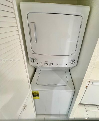 6109 NW 171st St, Hialeah, FL 33015