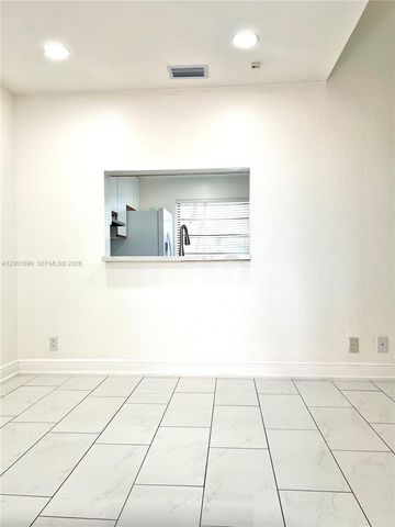 6109 NW 171st St, Hialeah, FL 33015