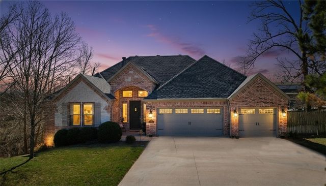 302 NW Shady Lane, Bentonville, AR 72712