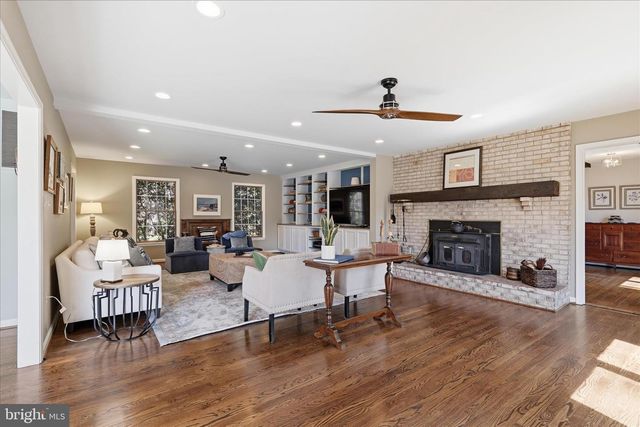 5605 SMOKE RISE LN, Fairfax Station, VA 22039