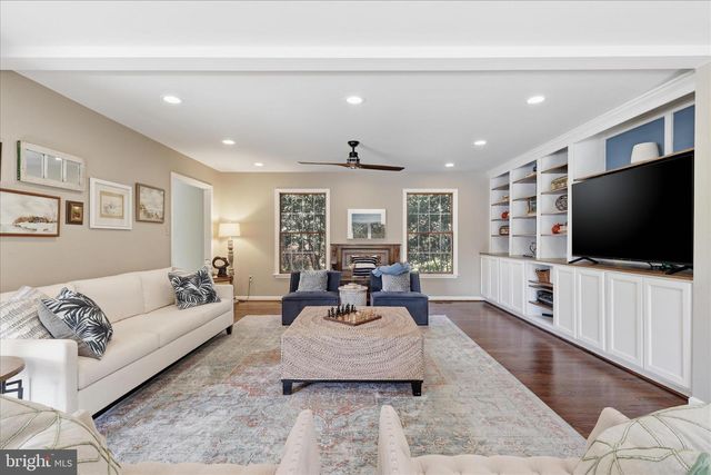5605 SMOKE RISE LN, Fairfax Station, VA 22039
