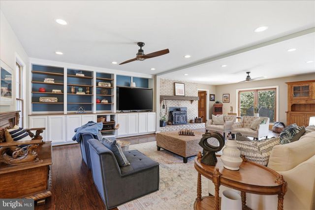 5605 SMOKE RISE LN, Fairfax Station, VA 22039