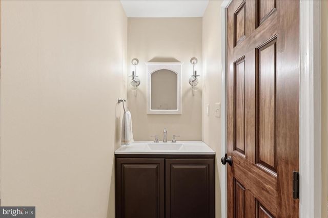 5605 SMOKE RISE LN, Fairfax Station, VA 22039