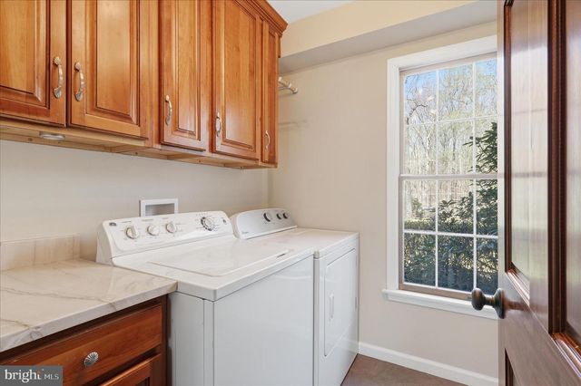 5605 SMOKE RISE LN, Fairfax Station, VA 22039