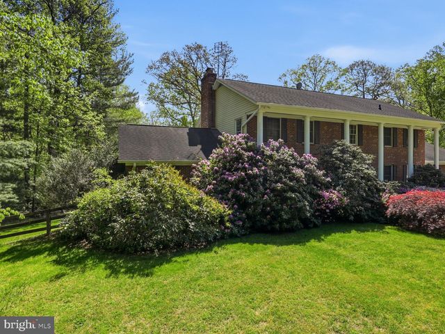 5605 SMOKE RISE LN, Fairfax Station, VA 22039