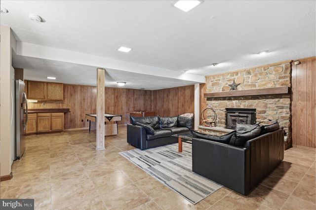 5605 SMOKE RISE LN, Fairfax Station, VA 22039