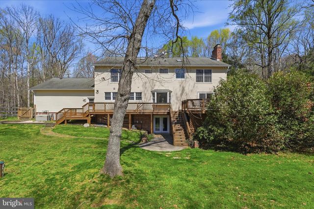 5605 SMOKE RISE LN, Fairfax Station, VA 22039