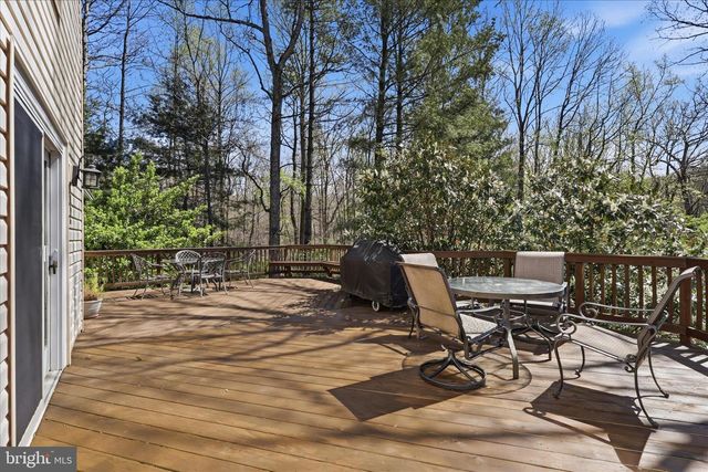 5605 SMOKE RISE LN, Fairfax Station, VA 22039