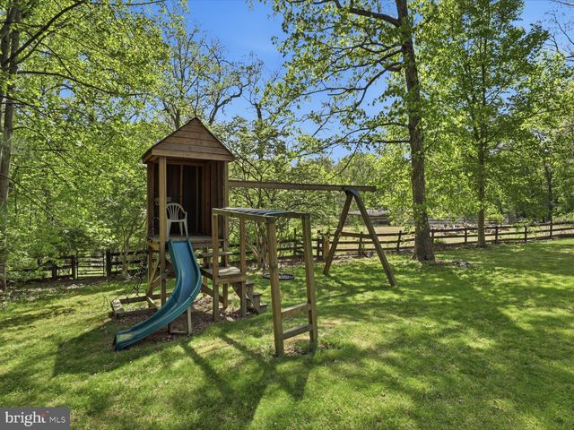 5605 SMOKE RISE LN, Fairfax Station, VA 22039