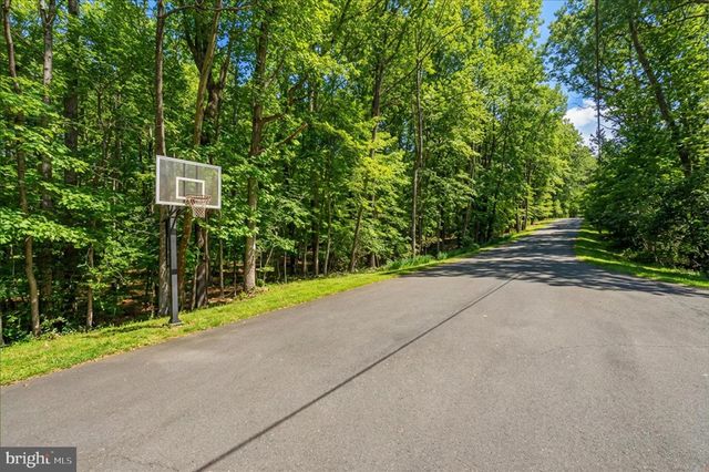 5605 SMOKE RISE LN, Fairfax Station, VA 22039