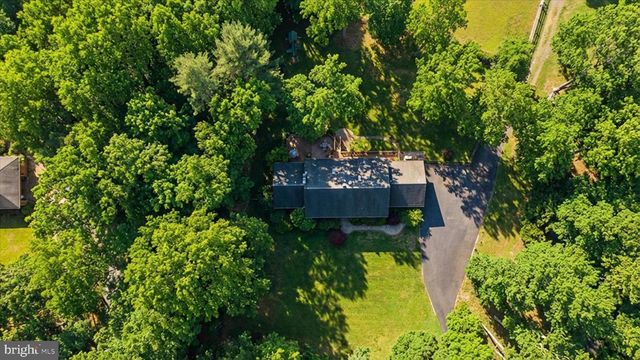 5605 SMOKE RISE LN, Fairfax Station, VA 22039