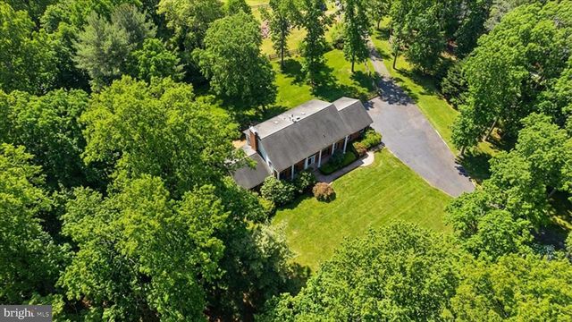 5605 SMOKE RISE LN, Fairfax Station, VA 22039
