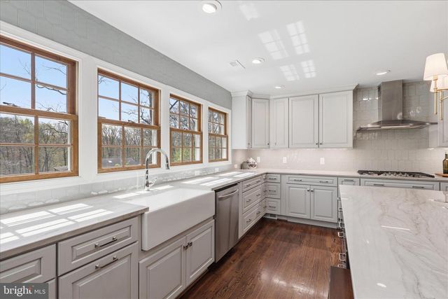 5605 SMOKE RISE LN, Fairfax Station, VA 22039