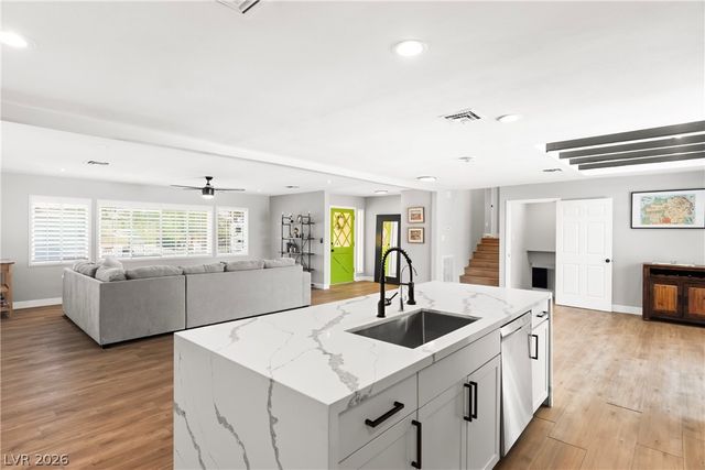 845 Kenny Way, Las Vegas, NV 89107