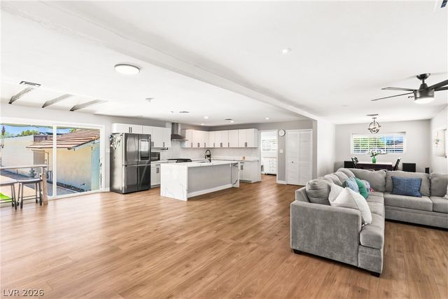 845 Kenny Way, Las Vegas, NV 89107
