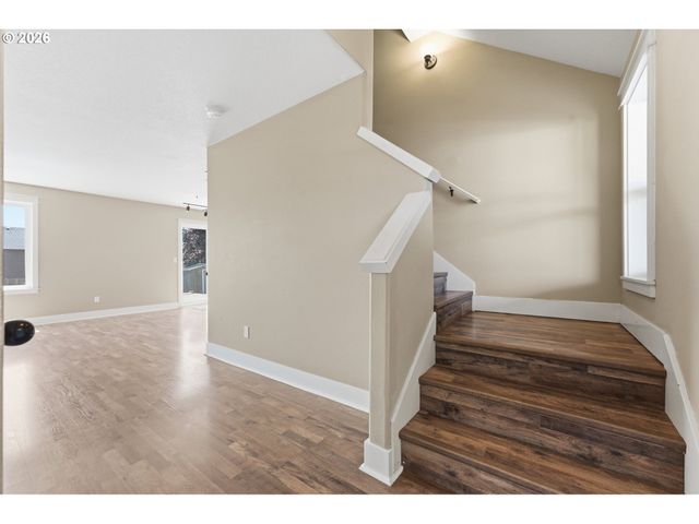 967 E 16TH St, Lafayette, OR 97127